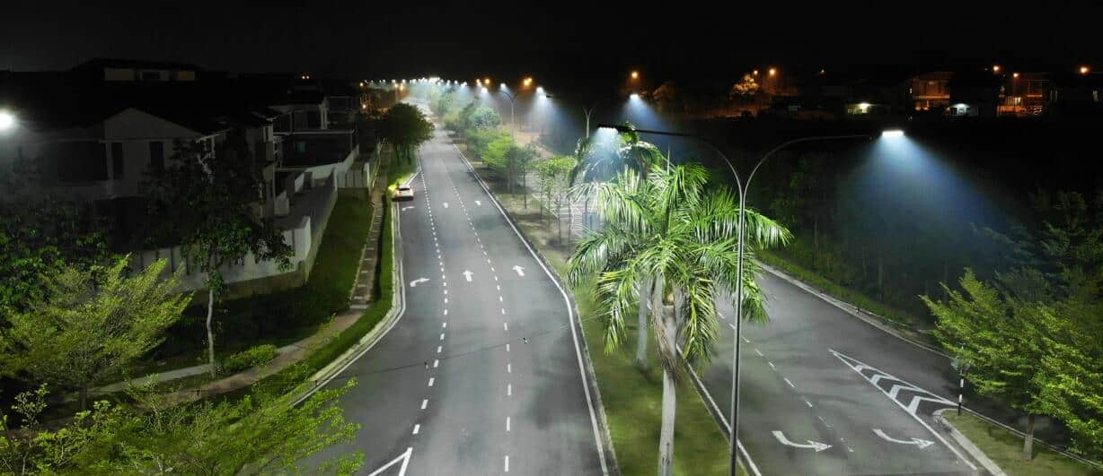 Проектирование уличного освещения,
Фотографии дорожного освещения с помощью светодиодных уличных фонарей серии H